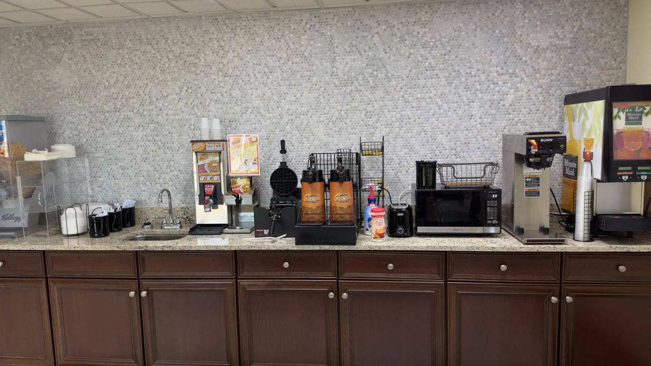 Days Inn By Wyndham Lexington-Columbia Bagian luar foto